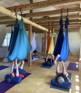 Yogastudio Gartenhaus Kursraum Aerial-Yoga